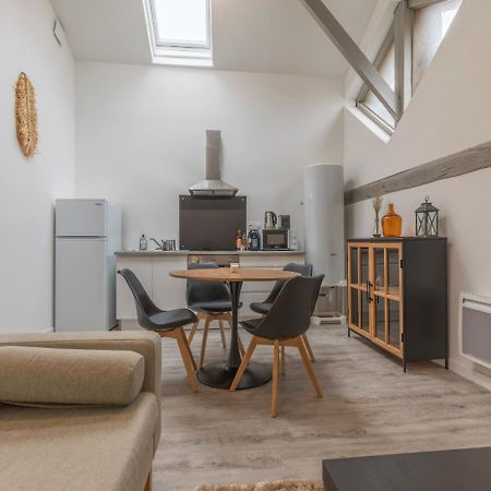 Atypique - 2 Chambres Avec Salles De Bains, Cuisine Equipee, Parking Gratuit Кастелсаразен Екстериор снимка