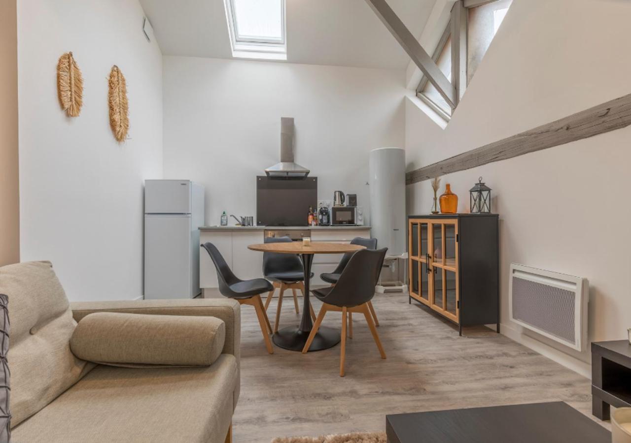 Atypique - 2 Chambres Avec Salles De Bains, Cuisine Equipee, Parking Gratuit Кастелсаразен Екстериор снимка