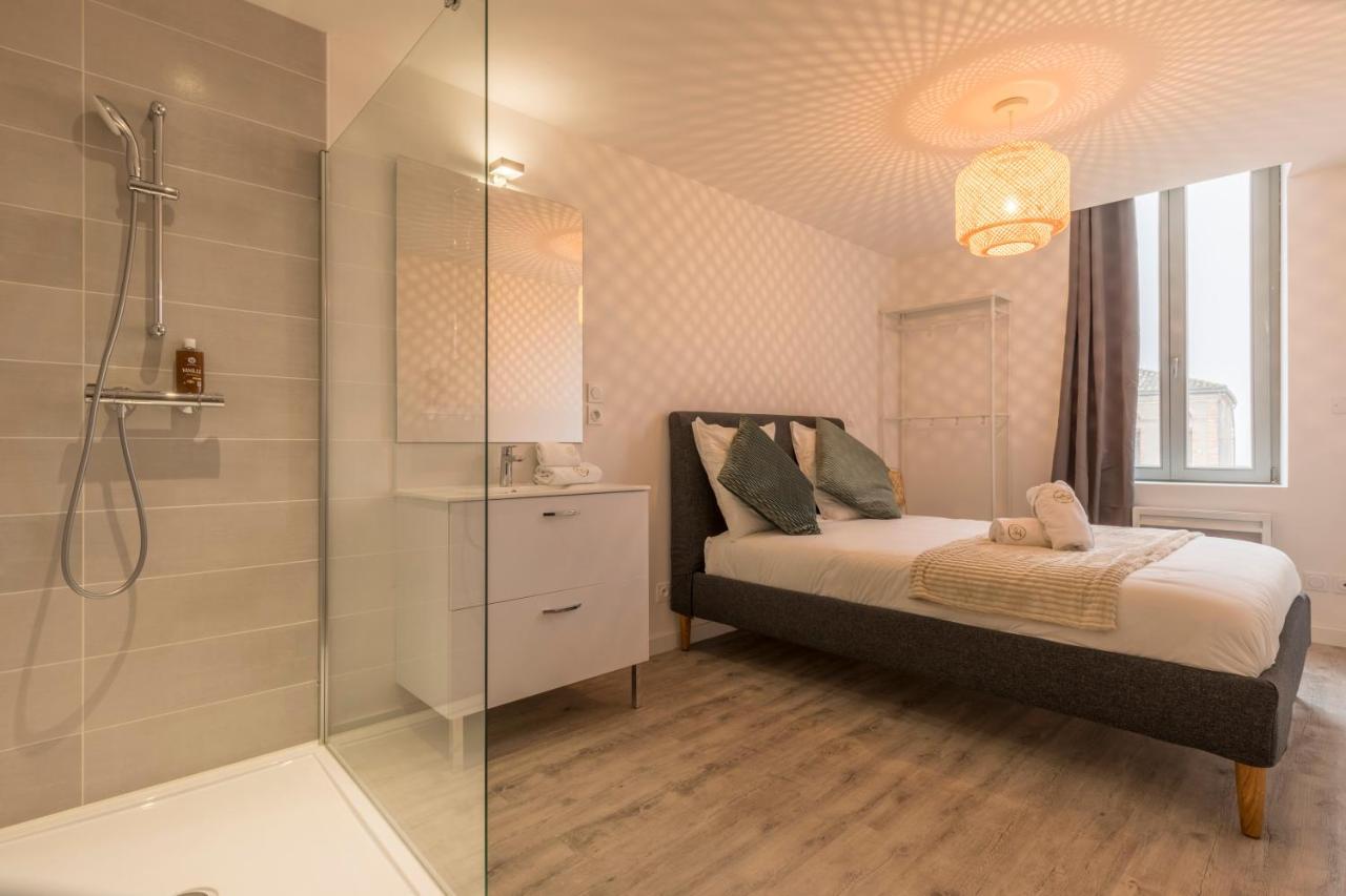 Atypique - 2 Chambres Avec Salles De Bains, Cuisine Equipee, Parking Gratuit Кастелсаразен Екстериор снимка